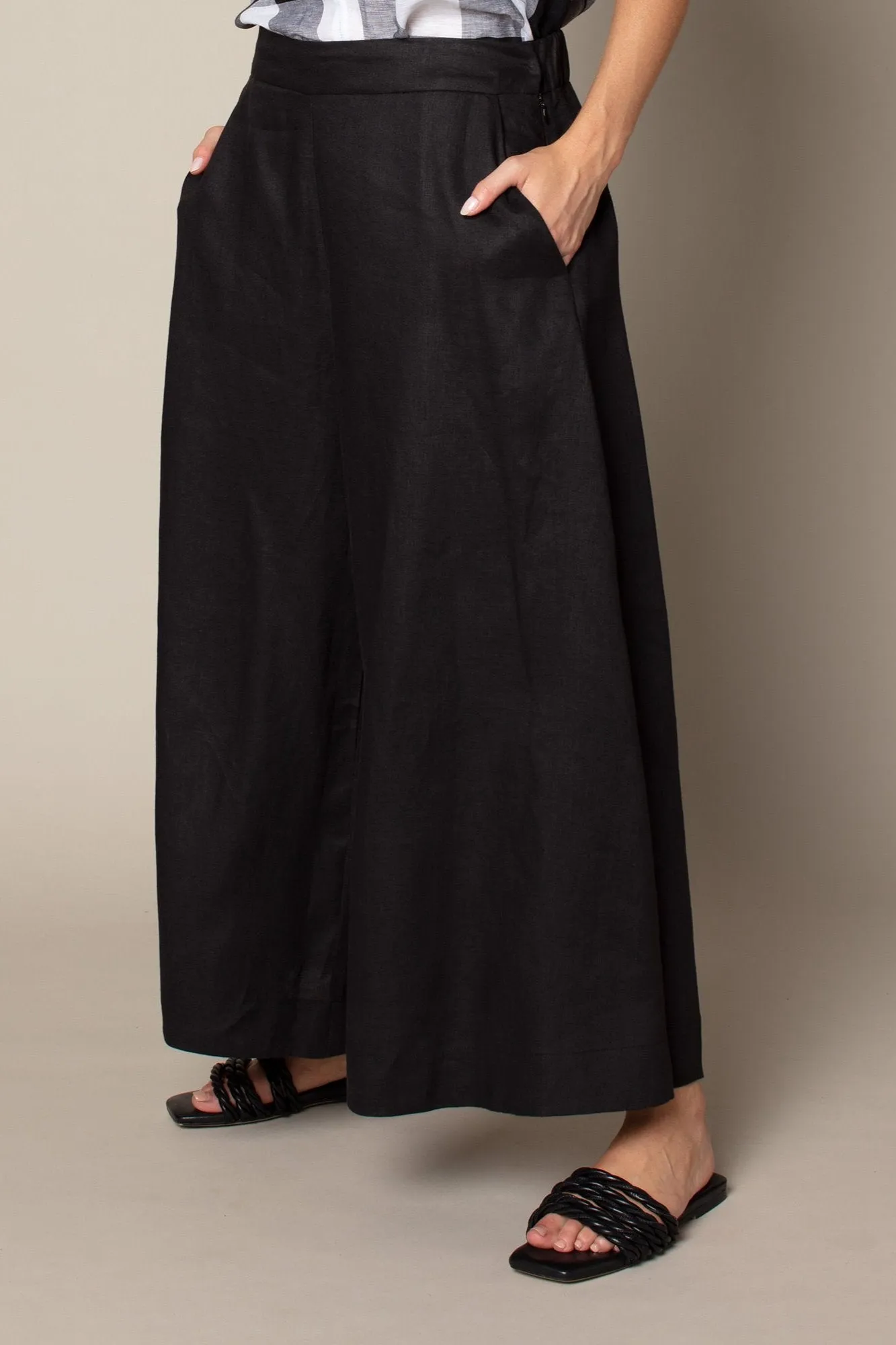 Court Pant in Black