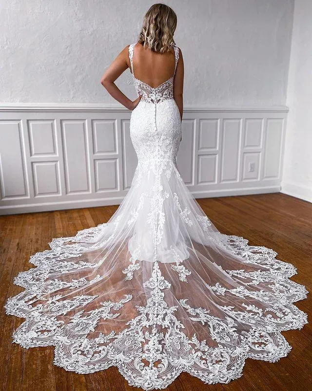 Gorgeous Mermaid White Lace Wedding Dress with Court Train
