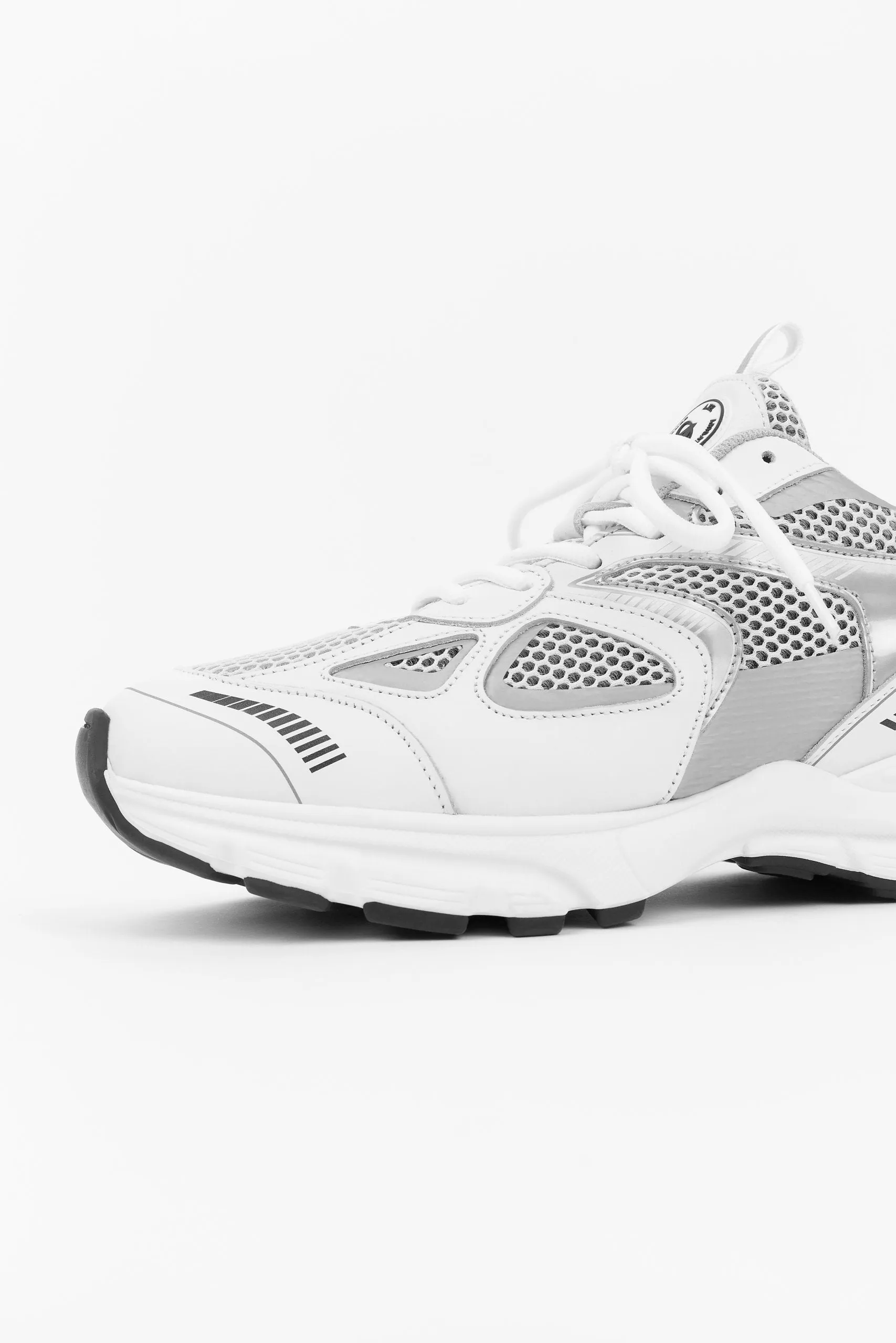 Marathon Runner - White silver