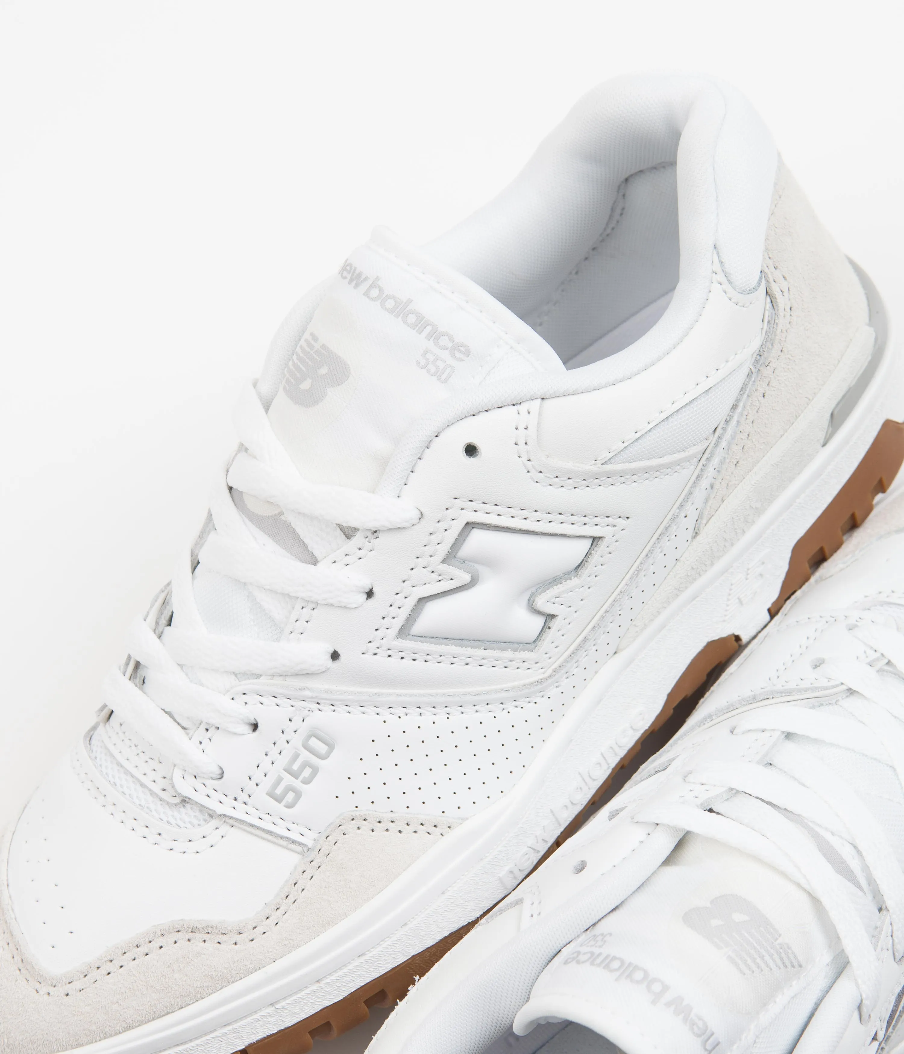 New Balance 550 Shoes - White / Gum