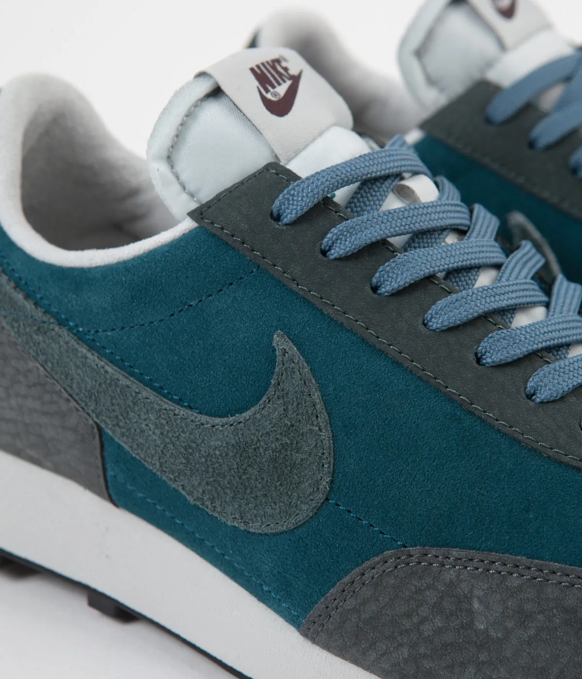 Nike Daybreak Shoes - Midnight Turquoise / Seaweed - Dark Smoke Grey